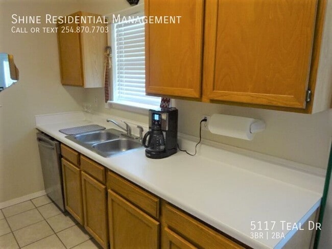 Building Photo - 5117 Teal Dr