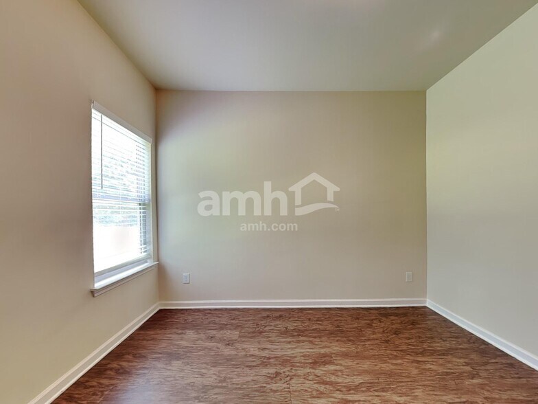 Building Photo - 1470 Rose Terrace Cir