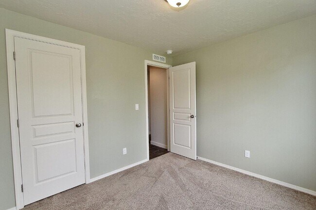 Building Photo - Clean Single-Level Home in Quiet Neighborhood