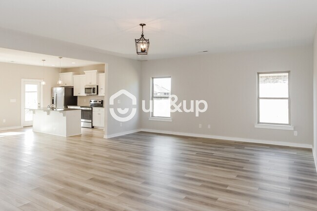 Building Photo - Fantastic 3bd/2ba home! Coming soon!