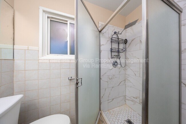 Building Photo - 6574 Valley Dr