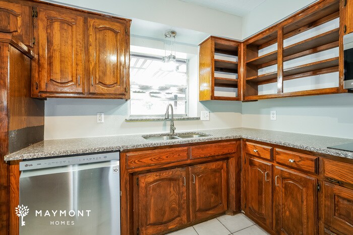 Building Photo - 2111 Inverness Dr