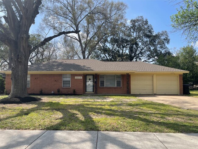 Primary Photo - 2015 Wycliffe Dr