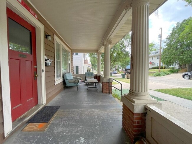 Building Photo - 147 Lathrop St