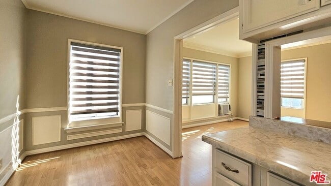 Building Photo - 1022 S Norton Ave