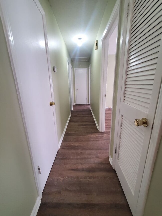 Building Photo - 202 Bertram Pl