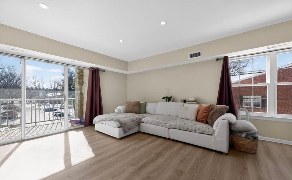 Building Photo - 419 Drummers Ln