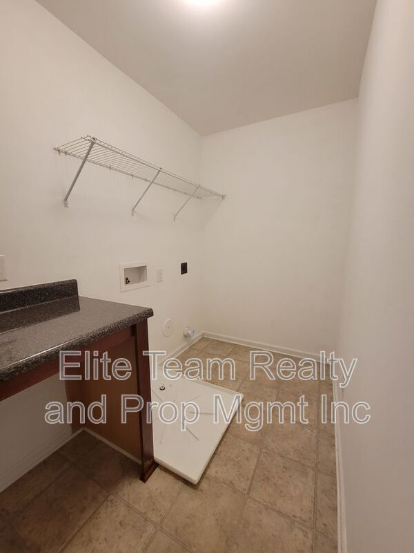 Building Photo - 1349 Haestad Ct