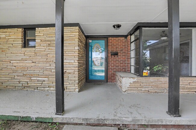 Building Photo - 2236 SW 59th Pl
