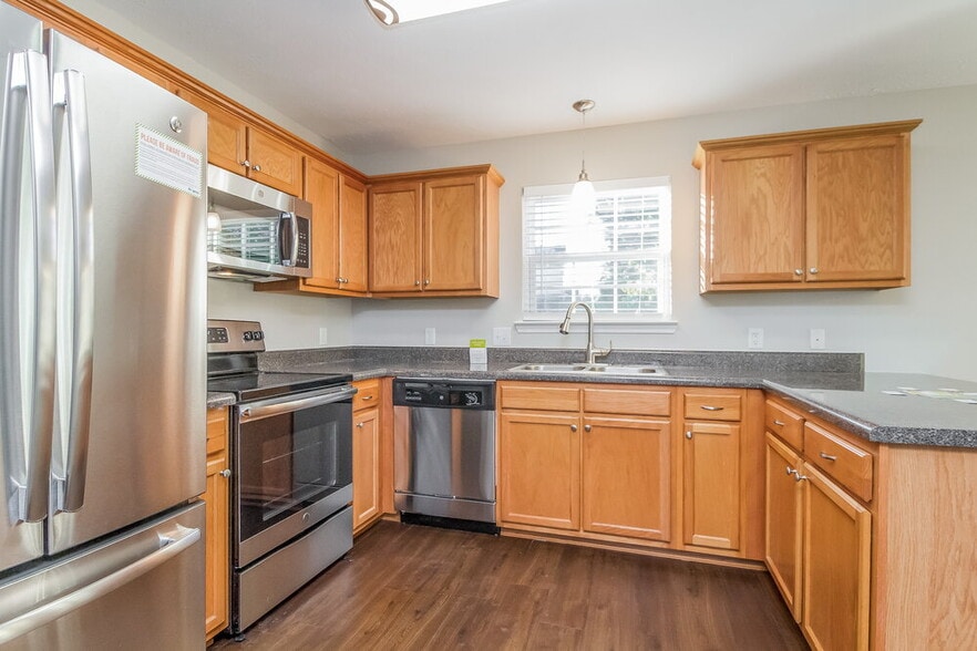 Building Photo - 2006 Zion Ln