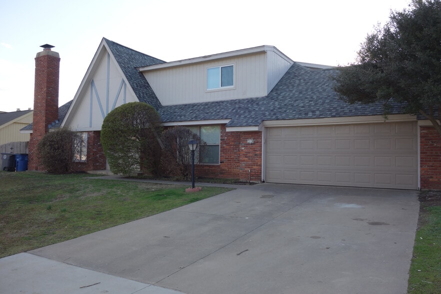 Building Photo - 7116 S Indianapolis Ave