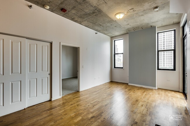 Building Photo - 1464 S Michigan Ave