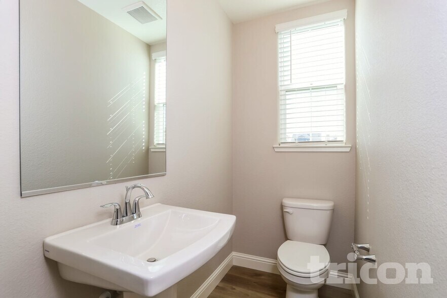 Building Photo - 2628 Miller Run Ln
