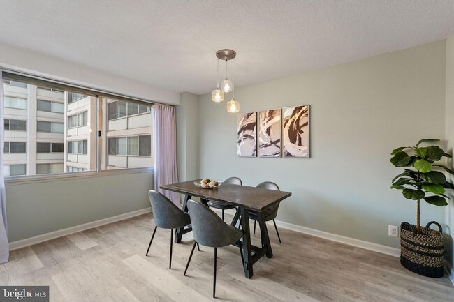 Building Photo - 4515 Willard Ave