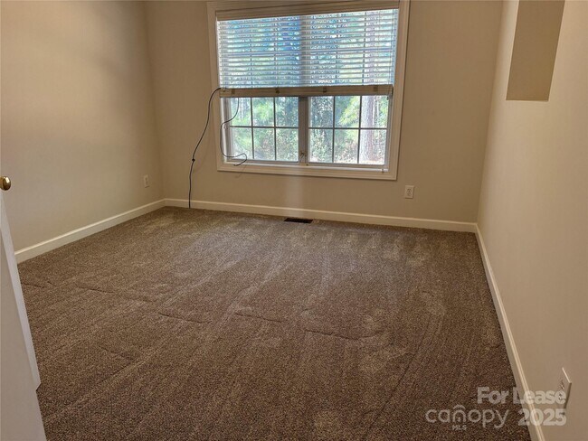 Building Photo - 15628 Sullivan Ridge Dr