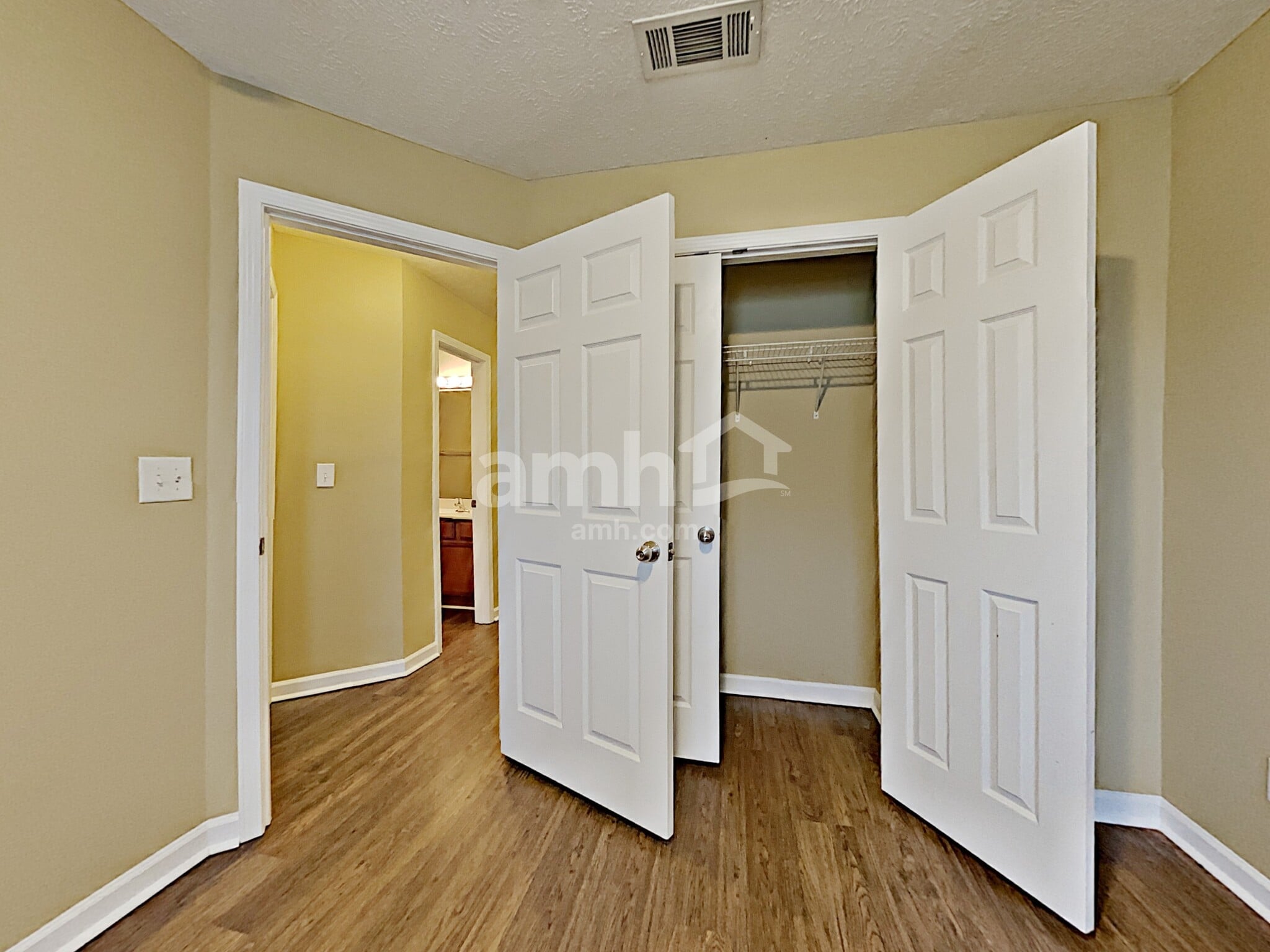 Building Photo - 4005 Strata Dr