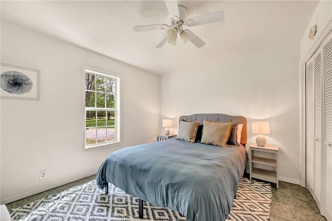 Building Photo - 801 NW C St