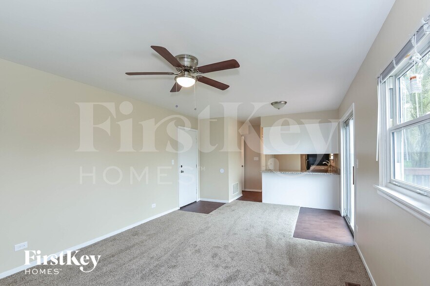 Building Photo - 990 Chelsea Ln