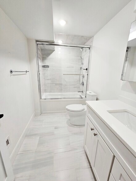 Building Photo - 79 Linden St