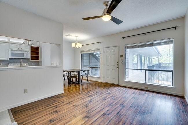 Building Photo - OVERLOOK WEST CAMPUS - LUXURIOUS - 1BD/1BA - RESERVED PARKING - W/D - WATER PAID