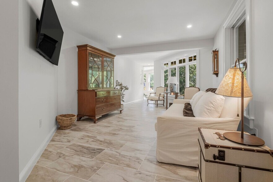 Building Photo - 43 Agamenticus Ave