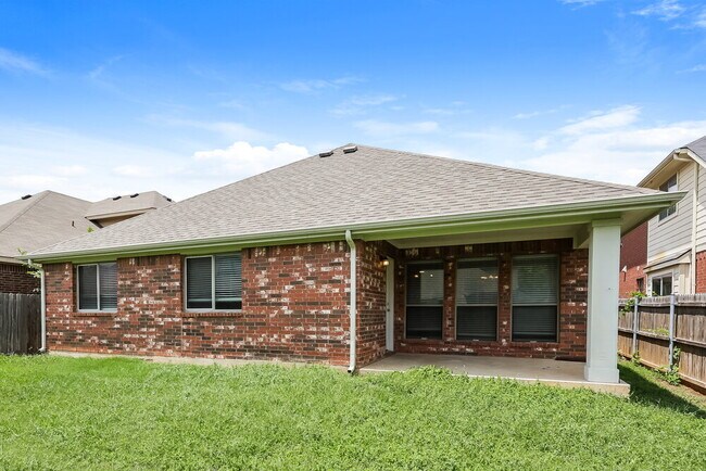 Building Photo - 636 Brooks St