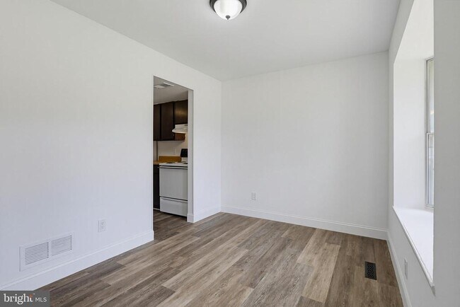 Building Photo - 8769 Hayshed Ln