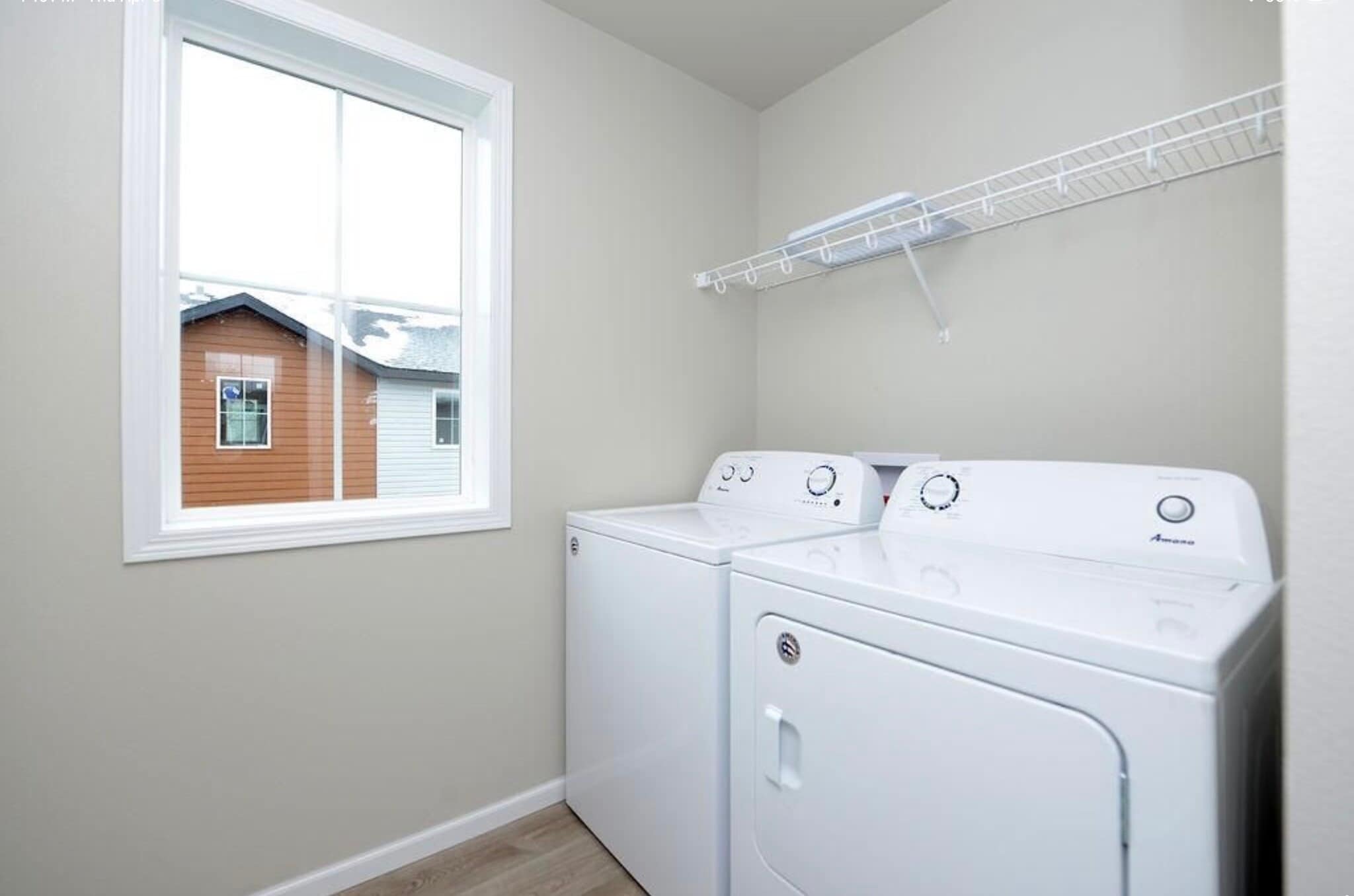 Building Photo - 705 10th Ave N