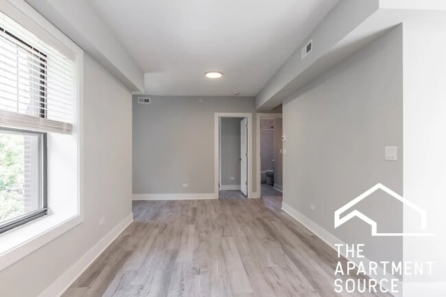 Building Photo - 1133 Oak Ave