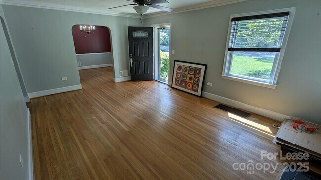 Building Photo - 1507 Woodland Dr