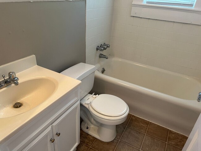 Building Photo - Adorable One Bedroom Apartment in Dilworth!
