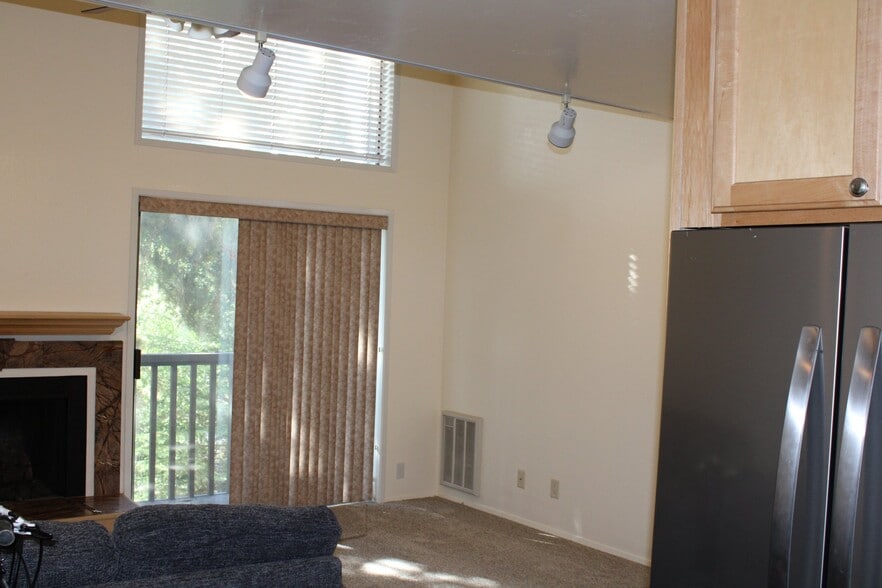 Building Photo - 2459 Indian Springs Ln