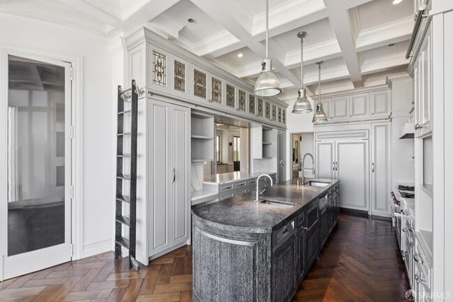 Building Photo - 2336 Broadway