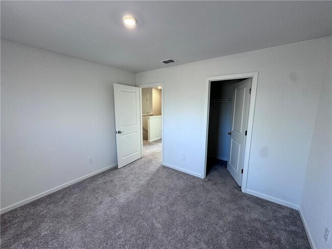 Building Photo - 536 Pemberton St