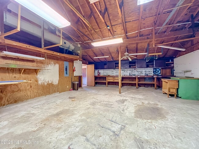 Building Photo - 101 S Oakridge Ave
