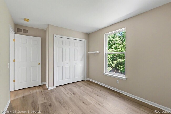 Building Photo - 7055 Oakridge Dr