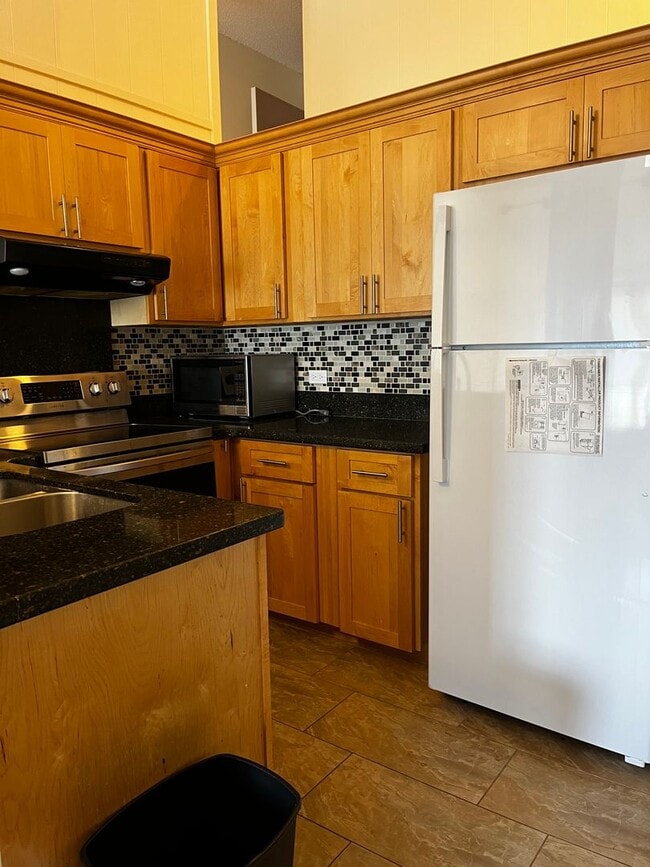 Building Photo - Spacious 3-Bedroom, 2-Bath Townhouse in Gr...