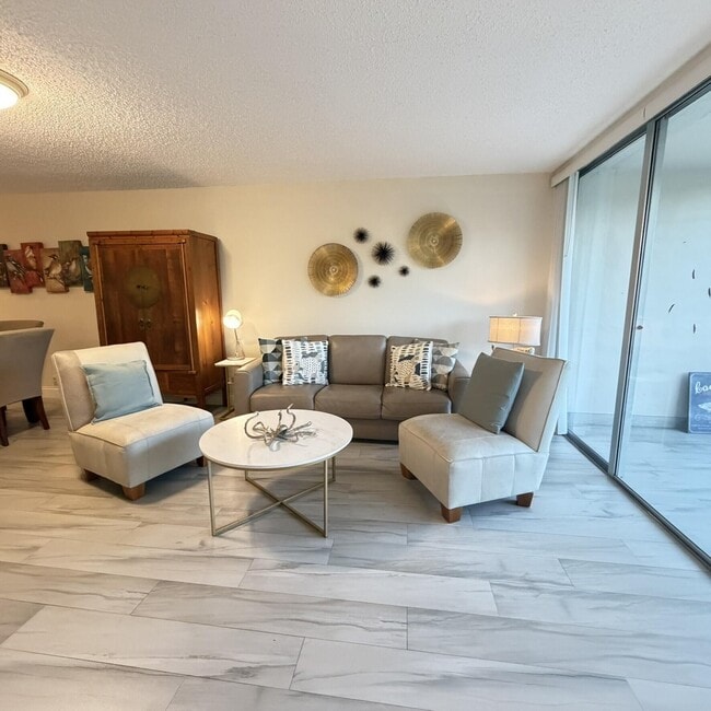 Building Photo - 3800 Oaks Clubhouse Dr