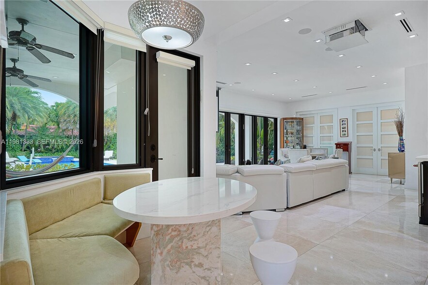 Building Photo - 3747 Prairie Ave