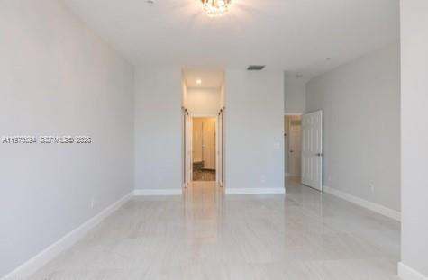 Building Photo - 621 NE 8th Ave