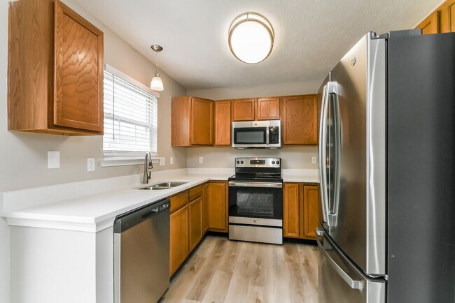 Building Photo - 17124 Rushmore Dr