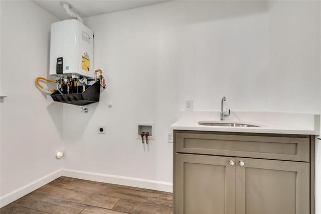 Building Photo - 600 N 1st St