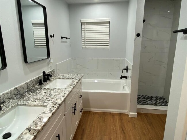 Building Photo - 421 Mockingbird Ln