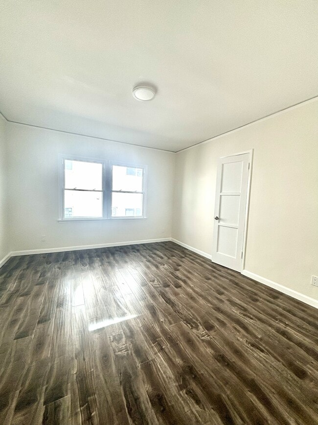 Building Photo - 936 Westmoreland Ave