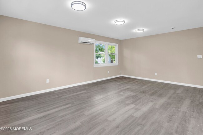 Building Photo - 1105 Comstock St