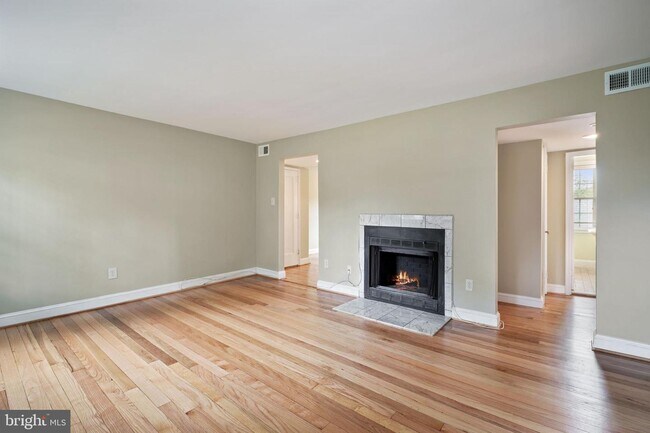 Building Photo - 2900 13th Rd S