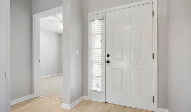 Building Photo - Charming 2-Bed, 2- bath Townhouse for Rent