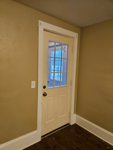 Building Photo - 3 King Ct