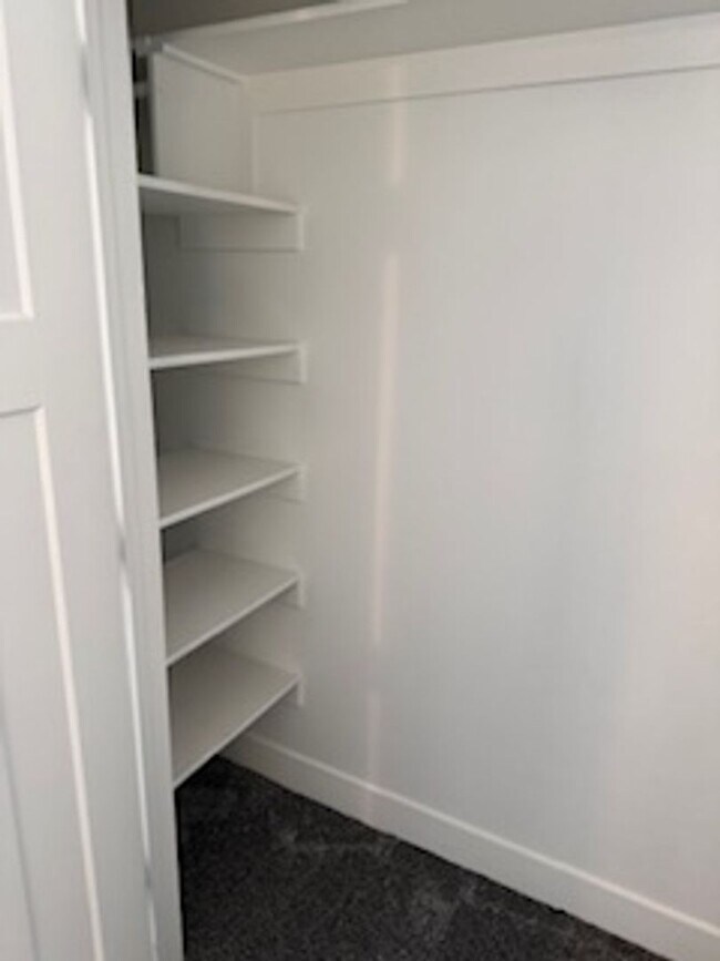 Building Photo - Marvelous