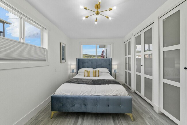 Building Photo - 260 E Driftwood Shores Rd